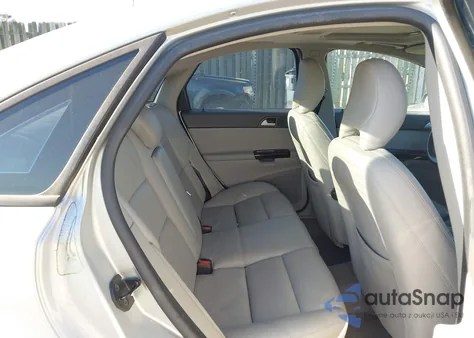 2007 Volvo S40 2.4I z USA, uszkodzony, nr VIN YV1MS390372250938